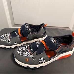 Merrell Boys 4 Gray and Orange Water Shoes Velcro Closure